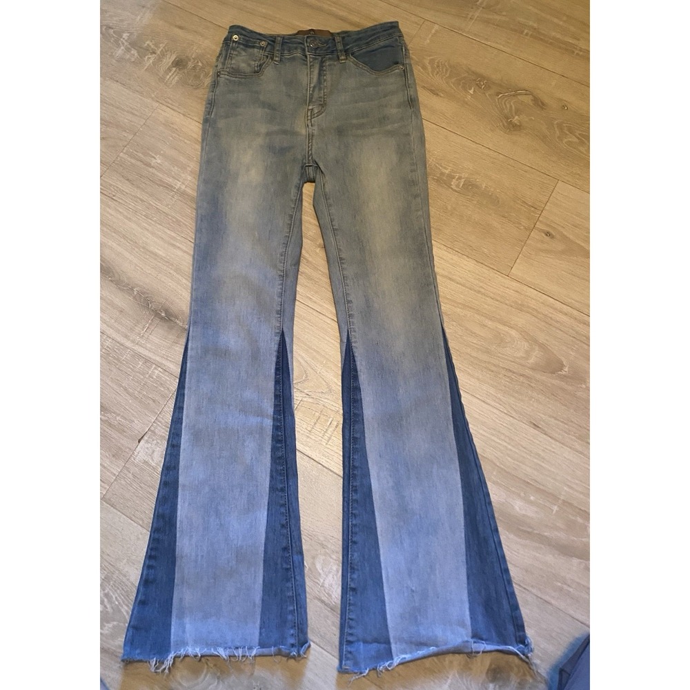 Chuu Two Tone Flare Jeans Womens 26 Blue Colorblock Raw Hem Stretch Denim
